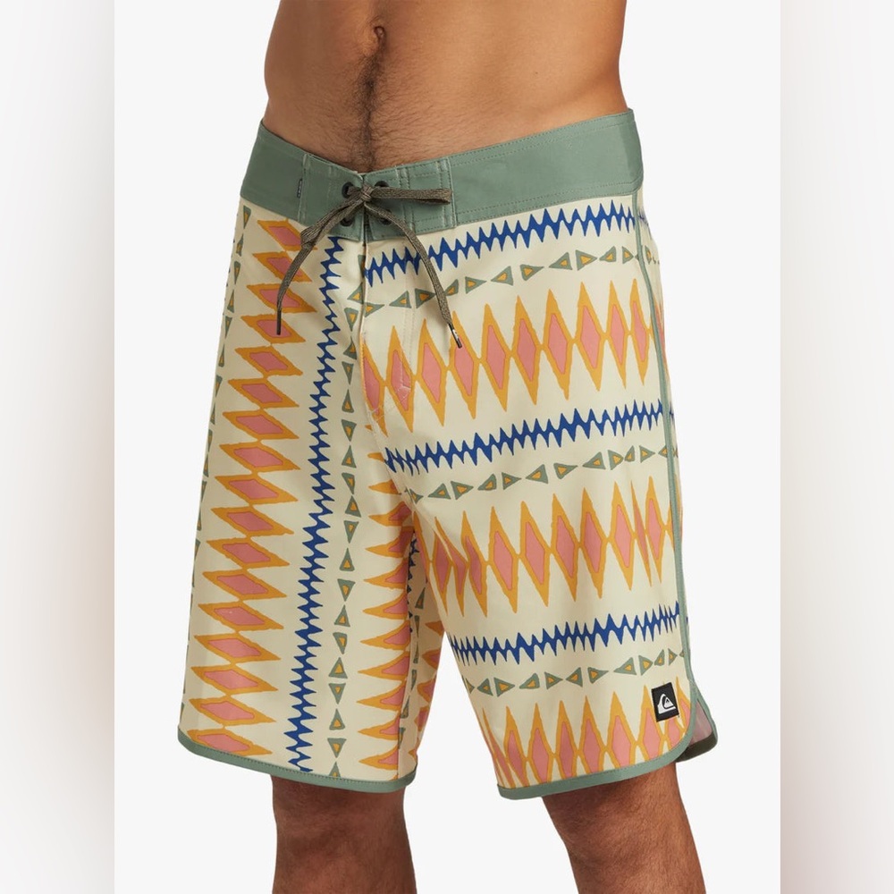 Quiksilver Surfsilk Scallop Board Shorts